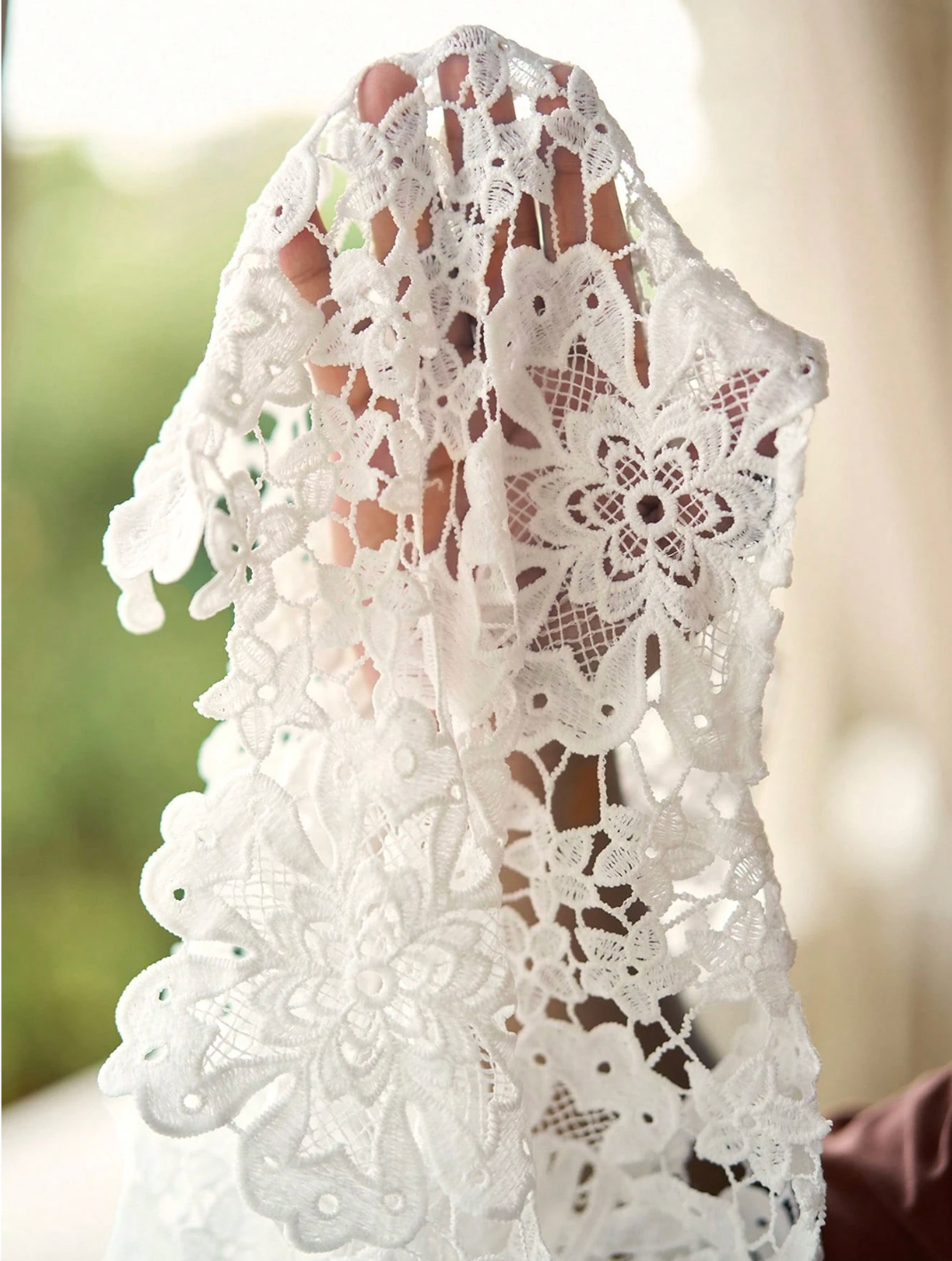 Set „Riviera Lace” – Top Crop & Fustă Maxi cu Deschidere Laterală