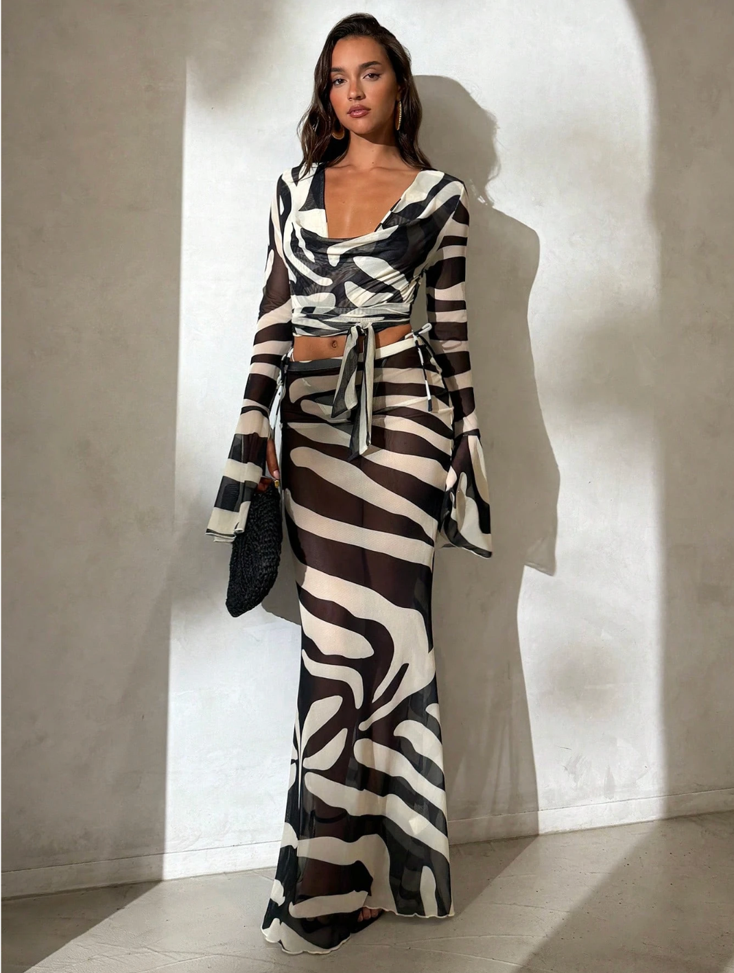 Set „Graphic Zebra” – Top Crop cu Mâneci Cloș & Fustă Maxi
