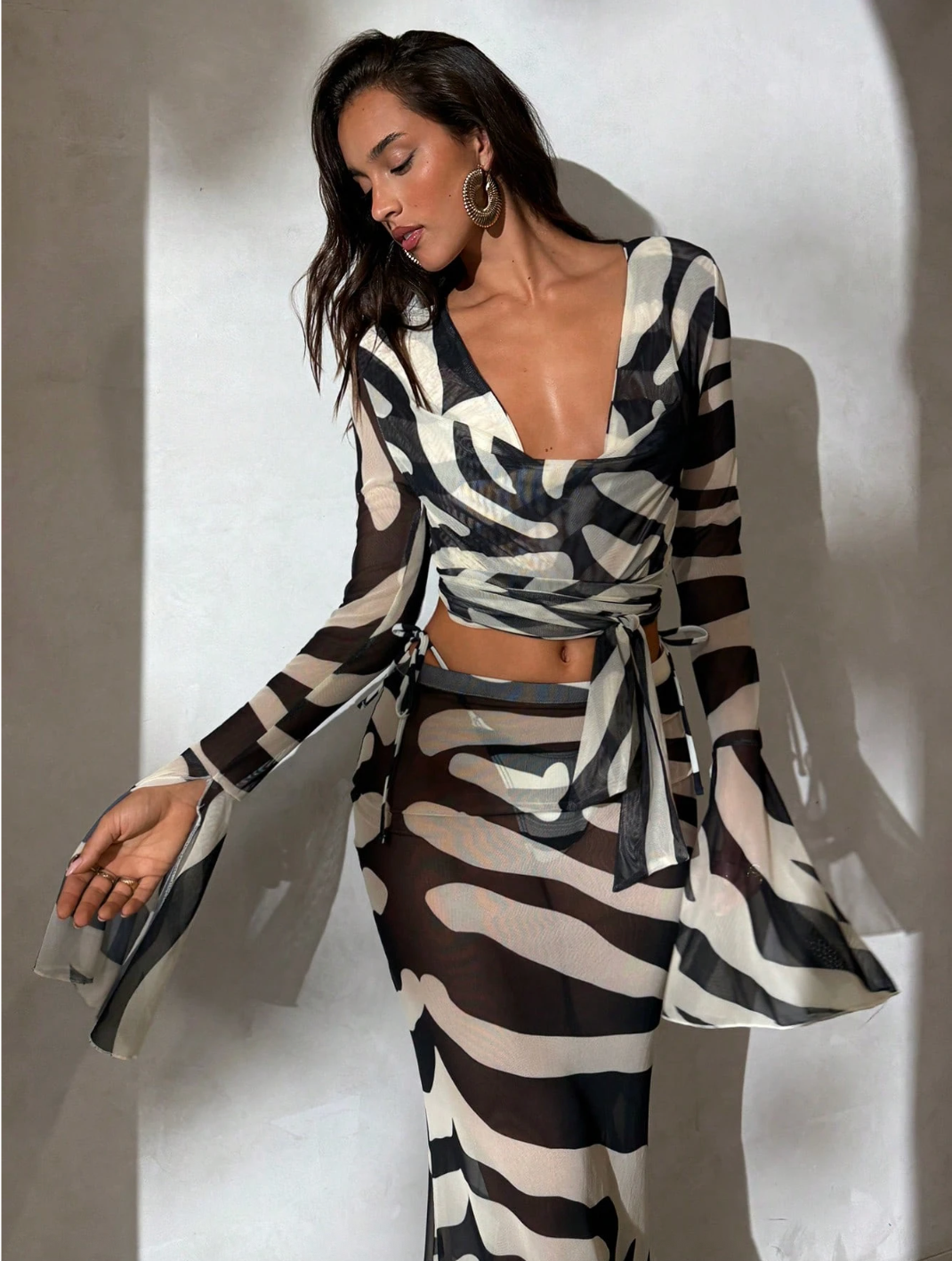 Set „Graphic Zebra” – Top Crop cu Mâneci Cloș & Fustă Maxi