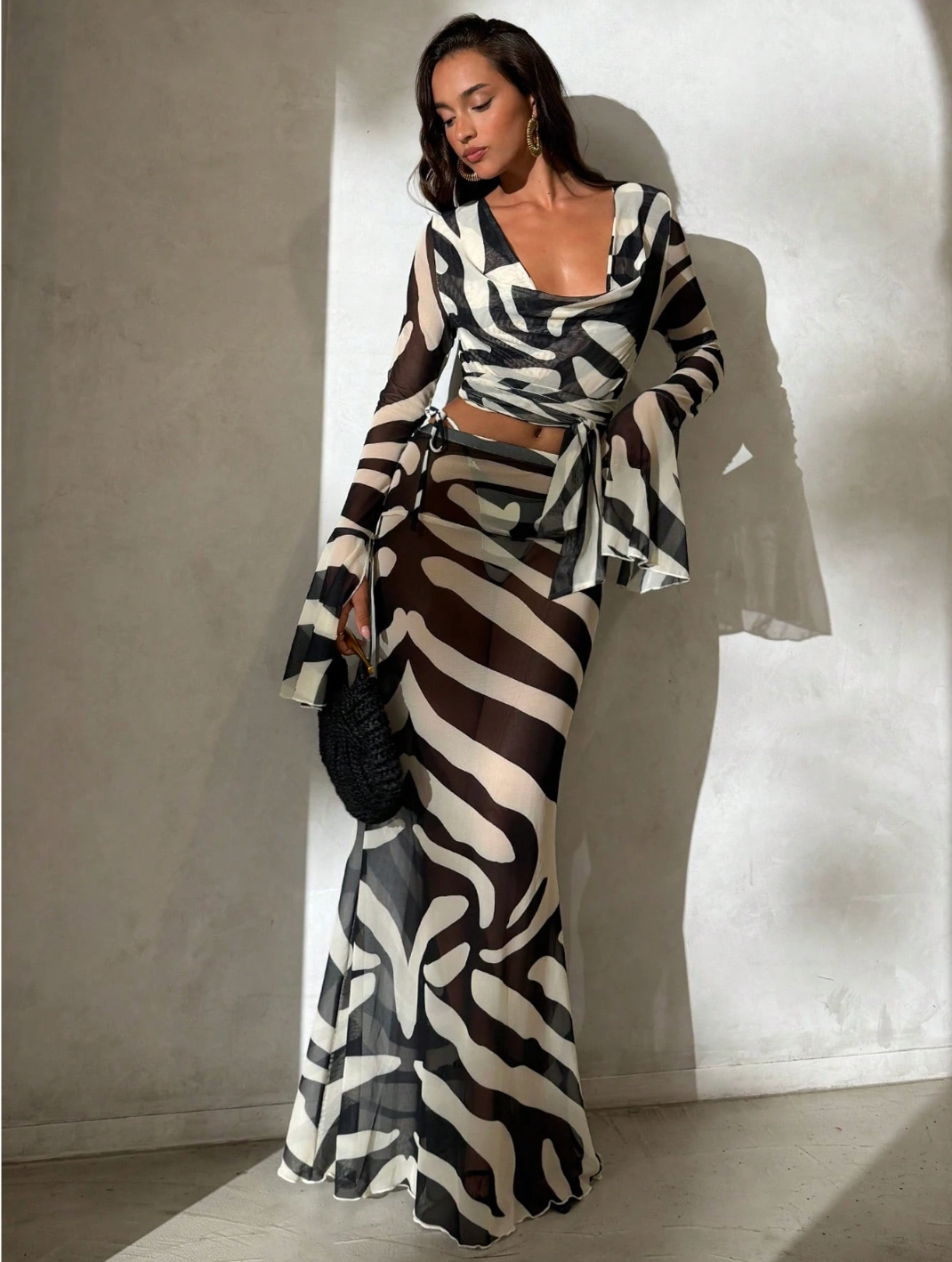 Set „Graphic Zebra” – Top Crop cu Mâneci Cloș & Fustă Maxi