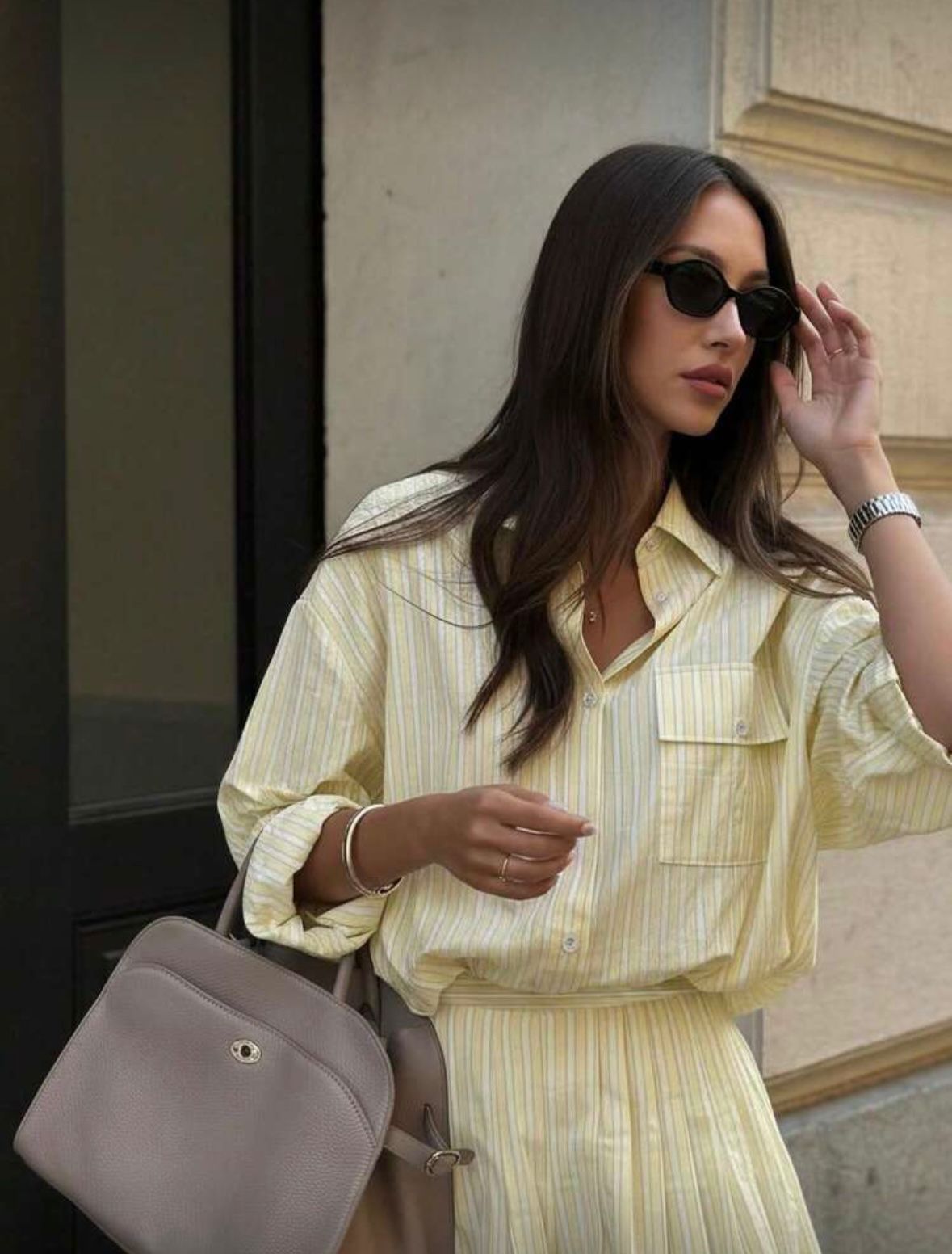 Set Co-ord "Sun-Kissed" – Cămașă Oversized și Pantaloni Scurți cu Pliuri