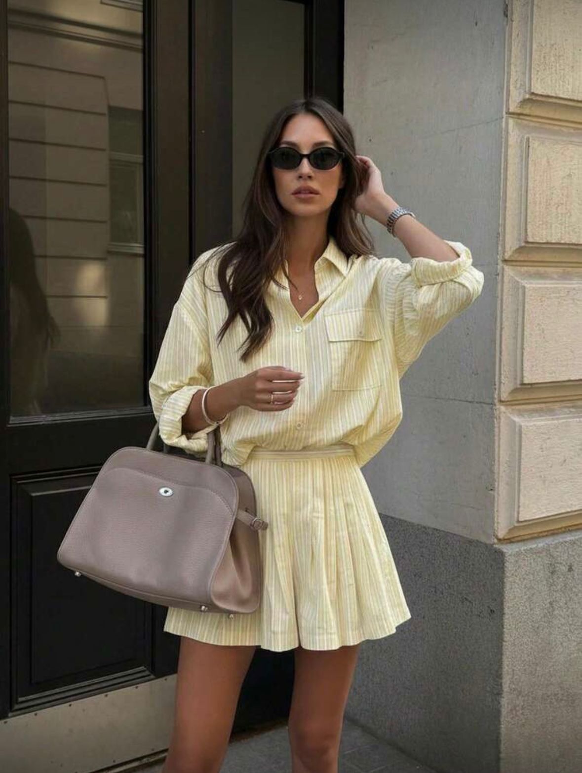 Set Co-ord "Sun-Kissed" – Cămașă Oversized și Pantaloni Scurți cu Pliuri