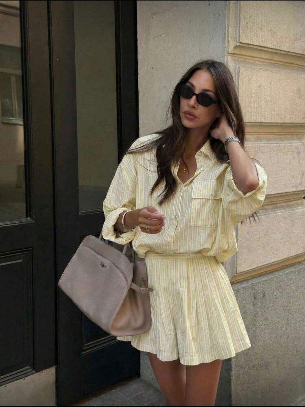 Set Co-ord "Sun-Kissed" – Cămașă Oversized și Pantaloni Scurți cu Pliuri