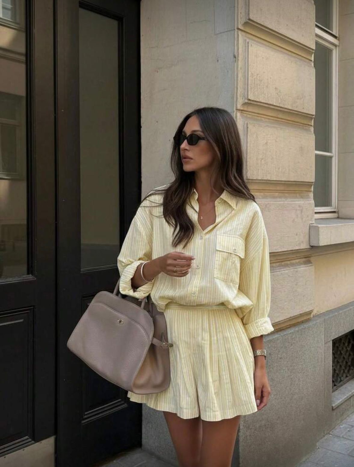 Set Co-ord "Sun-Kissed" – Cămașă Oversized și Pantaloni Scurți cu Pliuri